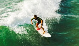 体育足彩网_虚拟球场上的真实鏖战，职业电竞联盟在竞争与质疑中坚定前行