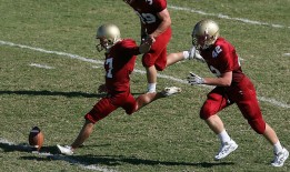 体育足彩网：阿根廷传奇门将历史性重逢，共叙足球岁月