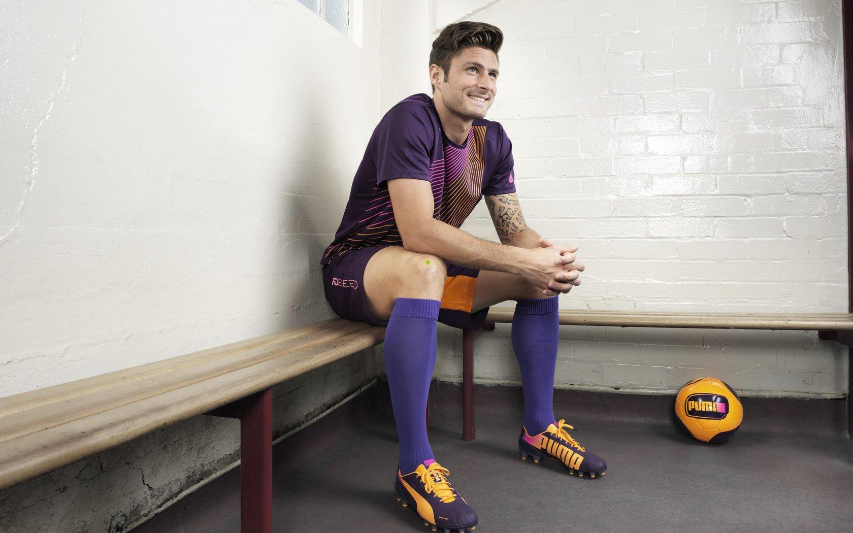 拉塞尔续约后沃尔夫慷慨加薪，出手阔绰负担轻松